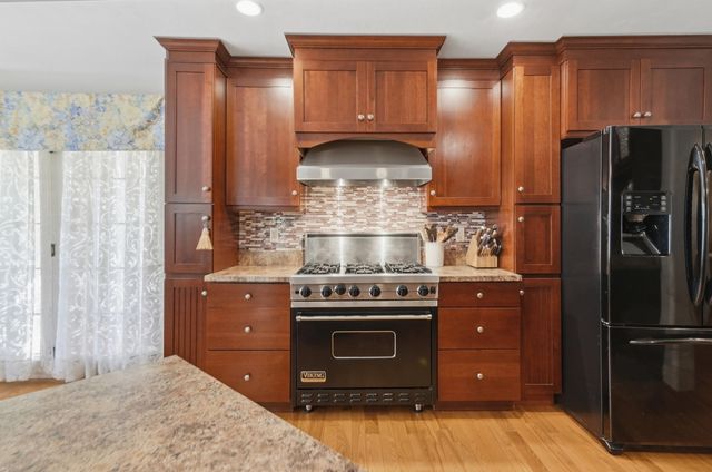 5 Sarah's Way, Newton, NH 03858