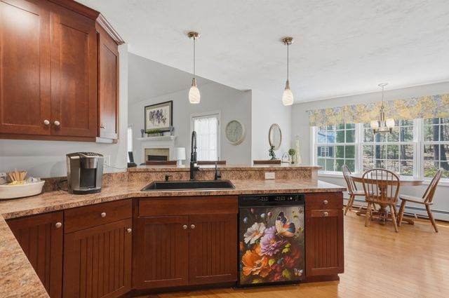 5 Sarah's Way, Newton, NH 03858