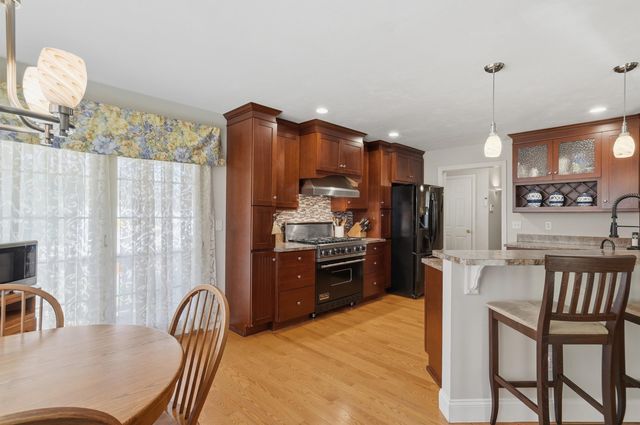 5 Sarah's Way, Newton, NH 03858