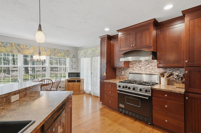 5 Sarah's Way, Newton, NH 03858