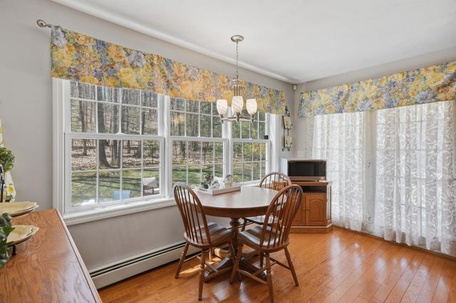 5 Sarah's Way, Newton, NH 03858
