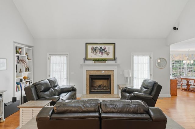 5 Sarah's Way, Newton, NH 03858