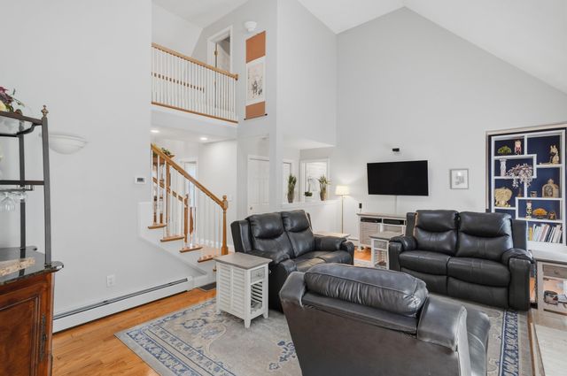 5 Sarah's Way, Newton, NH 03858