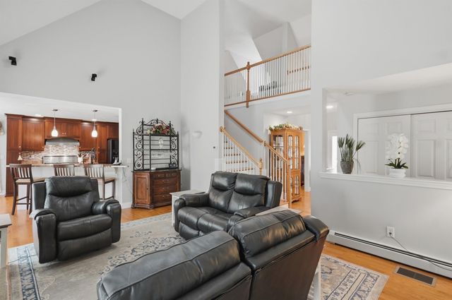 5 Sarah's Way, Newton, NH 03858