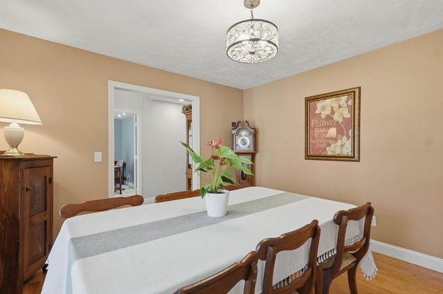 5 Sarah's Way, Newton, NH 03858