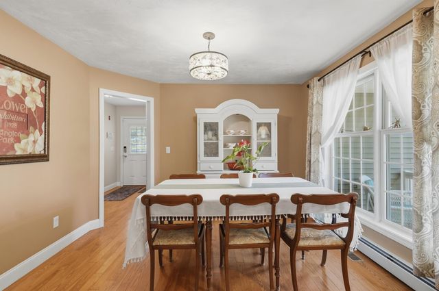 5 Sarah's Way, Newton, NH 03858