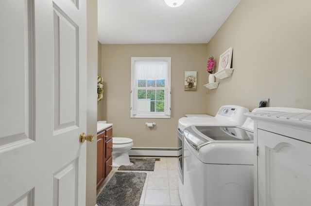 5 Sarah's Way, Newton, NH 03858