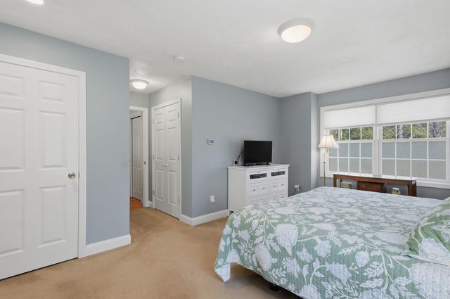 5 Sarah's Way, Newton, NH 03858