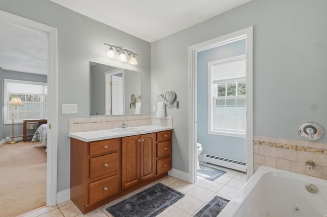 5 Sarah's Way, Newton, NH 03858
