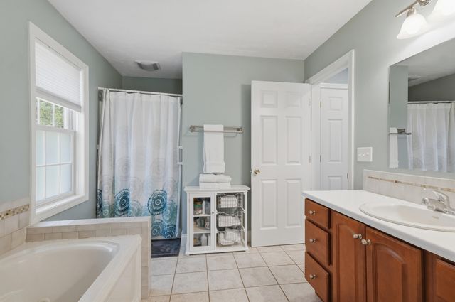 5 Sarah's Way, Newton, NH 03858