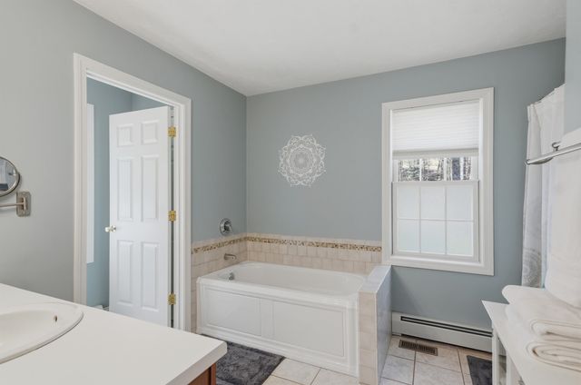 5 Sarah's Way, Newton, NH 03858