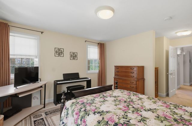 5 Sarah's Way, Newton, NH 03858