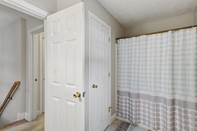 5 Sarah's Way, Newton, NH 03858