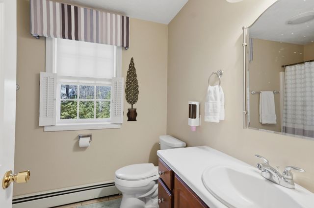 5 Sarah's Way, Newton, NH 03858