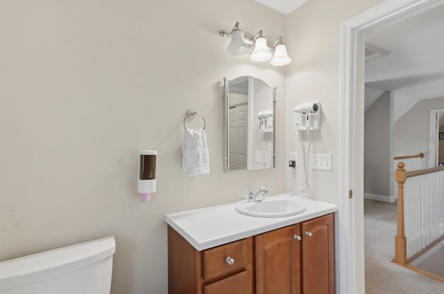 5 Sarah's Way, Newton, NH 03858