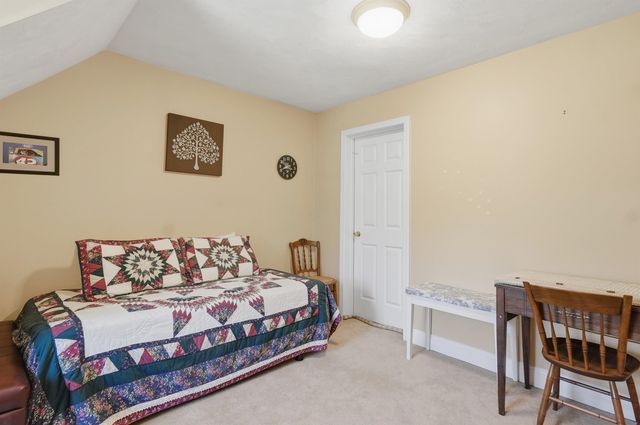 5 Sarah's Way, Newton, NH 03858