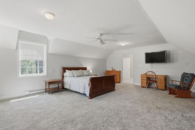 5 Sarah's Way, Newton, NH 03858