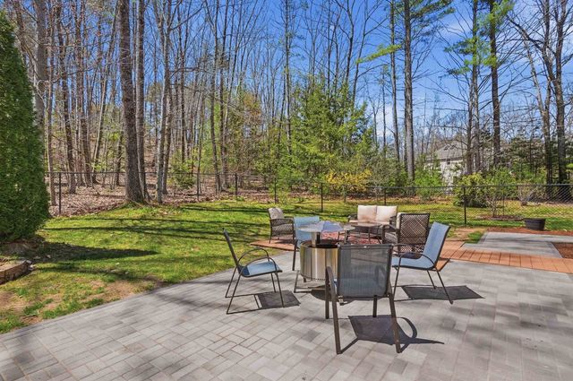 5 Sarah's Way, Newton, NH 03858