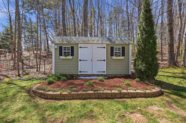 5 Sarah's Way, Newton, NH 03858