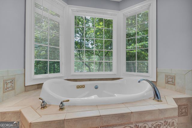 242 Pristine Cove, Hartwell, GA 30643