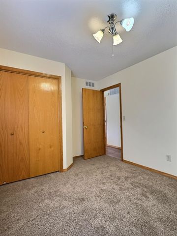 1929 W Schoolhouse St, Haysville, KS 67060