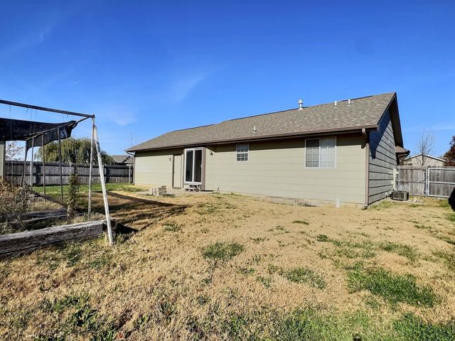 1929 W Schoolhouse St, Haysville, KS 67060