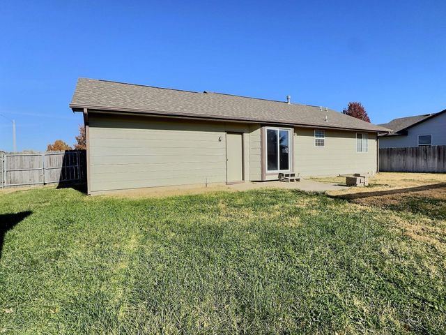 1929 W Schoolhouse St, Haysville, KS 67060