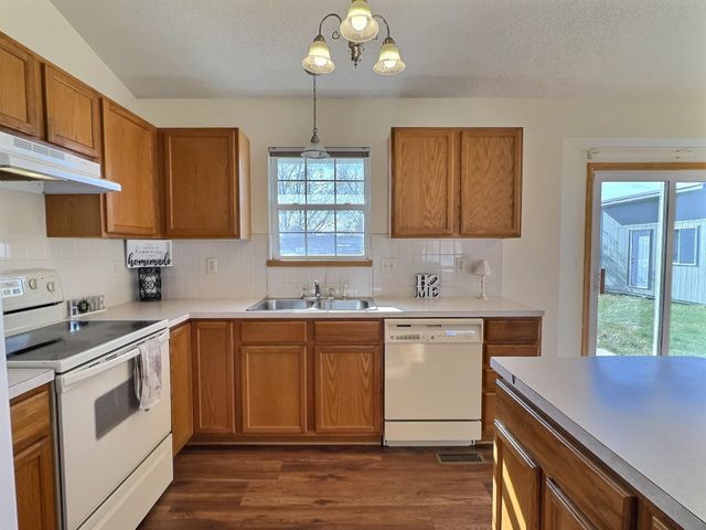 1929 W Schoolhouse St, Haysville, KS 67060