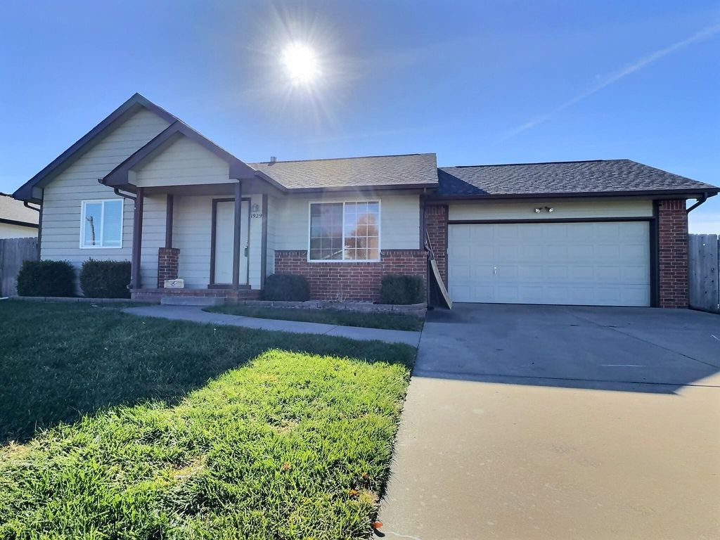 1929 W Schoolhouse St, Haysville, KS 67060