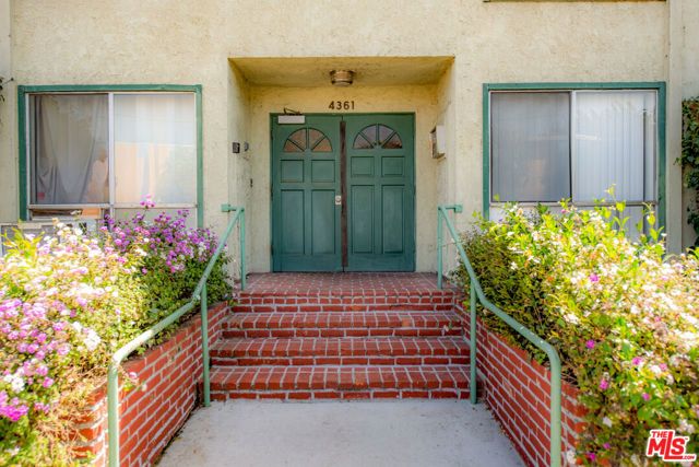 4361 Berryman Avenue 12, Los Angeles, CA 90066
