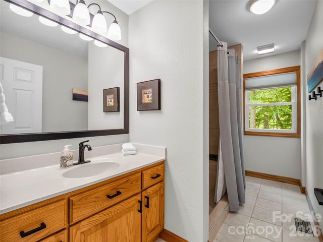 450 Windom Cove, Burnsville, NC 28714