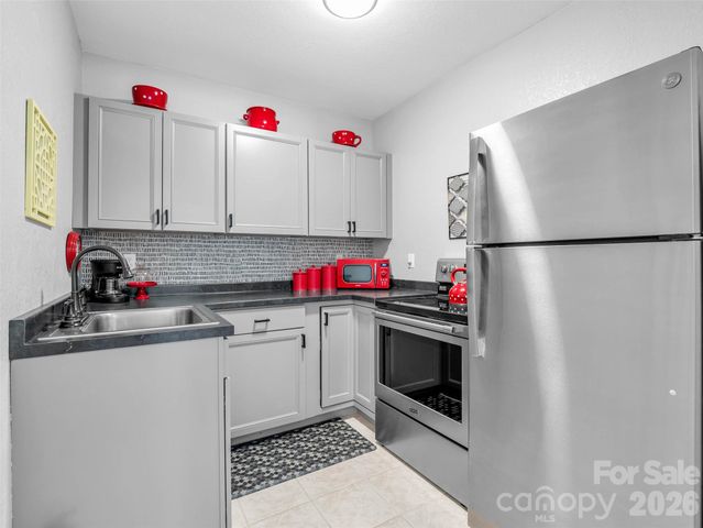 450 Windom Cove, Burnsville, NC 28714