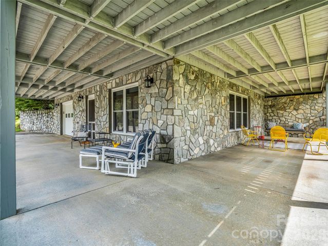 450 Windom Cove, Burnsville, NC 28714