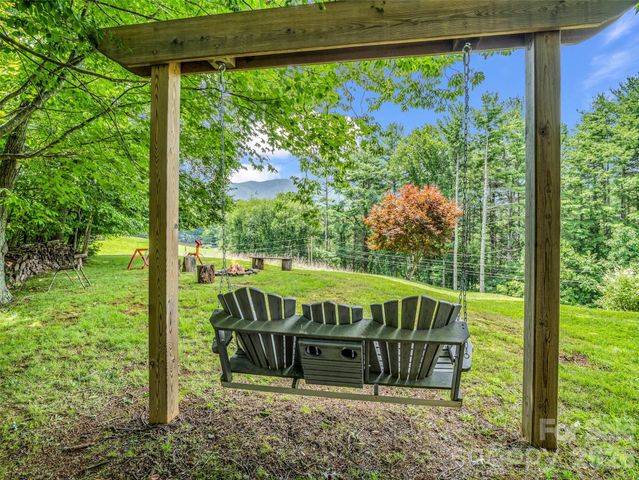 450 Windom Cove, Burnsville, NC 28714