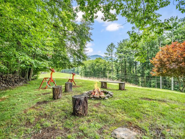 450 Windom Cove, Burnsville, NC 28714