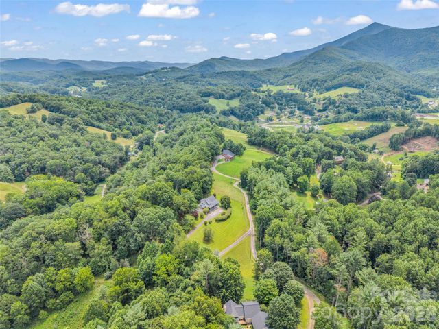 450 Windom Cove, Burnsville, NC 28714