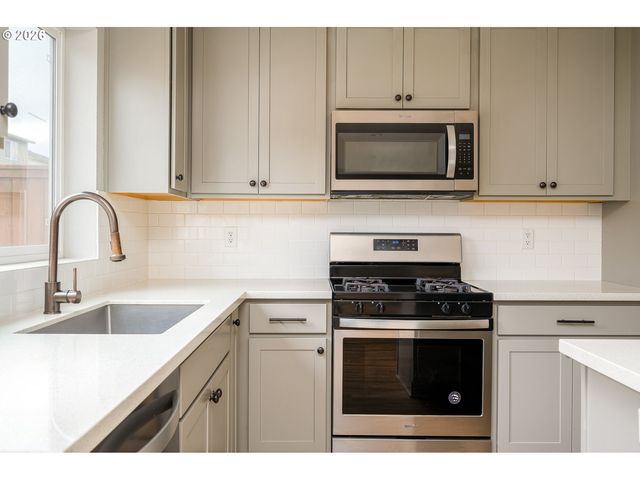 15572 BACHELOR Ave, Sandy, OR 97055