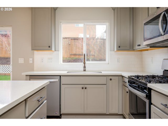 15572 BACHELOR Ave, Sandy, OR 97055