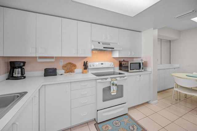 6085 BAHIA DEL MAR CIRCLE 467, St Petersburg, FL 33715