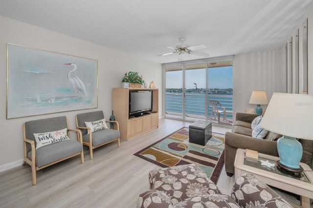 6085 BAHIA DEL MAR CIRCLE 467, St Petersburg, FL 33715