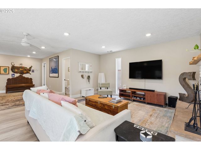 14250 Sw BONNIE BRAE St, Beaverton, OR 97005