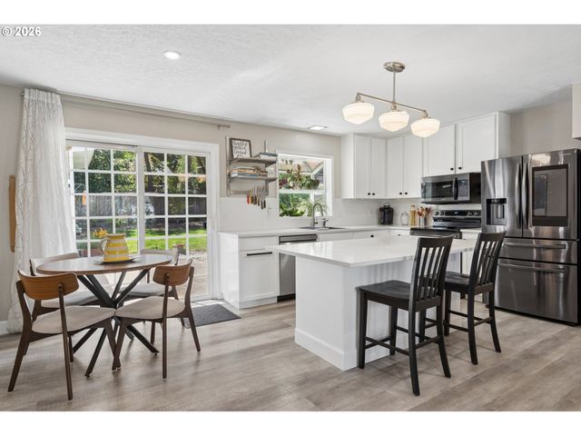 14250 Sw BONNIE BRAE St, Beaverton, OR 97005