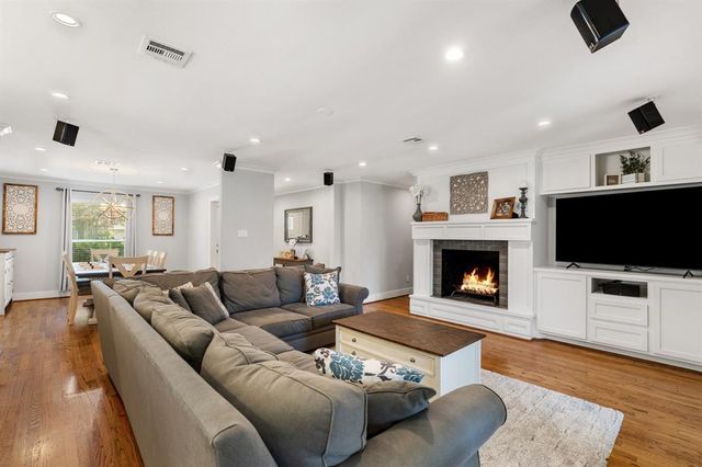 1011 Martin Street, Houston, TX 77018