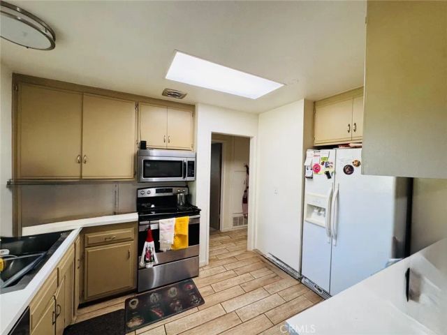 840 S Gilbert St, Hemet, CA 92543