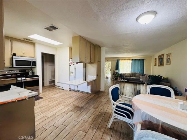 840 S Gilbert St, Hemet, CA 92543