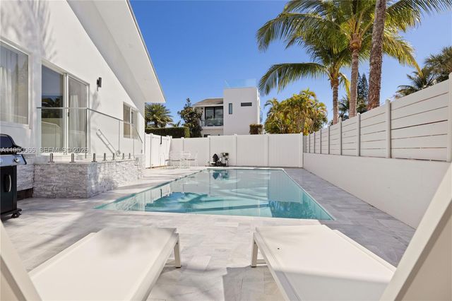 12 Adams Road, Ocean Ridge, FL 33435