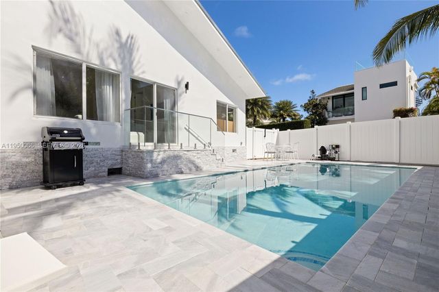 12 Adams Road, Ocean Ridge, FL 33435