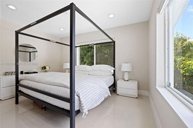 12 Adams Road, Ocean Ridge, FL 33435