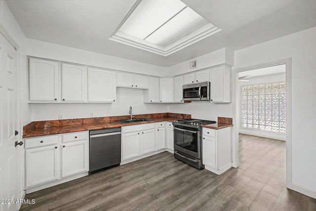 2902 W NORTHERN Avenue, Phoenix, AZ 85051