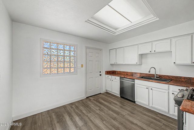 2902 W NORTHERN Avenue, Phoenix, AZ 85051